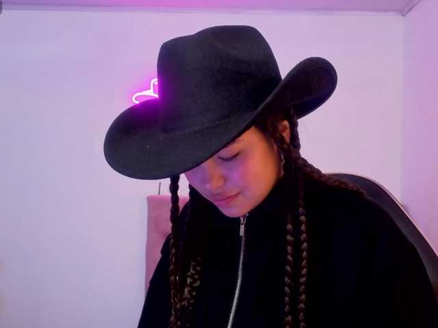 Isabela-tay live cam preview