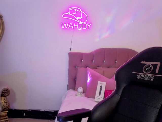 Isabela-tay live cam on BongaCams