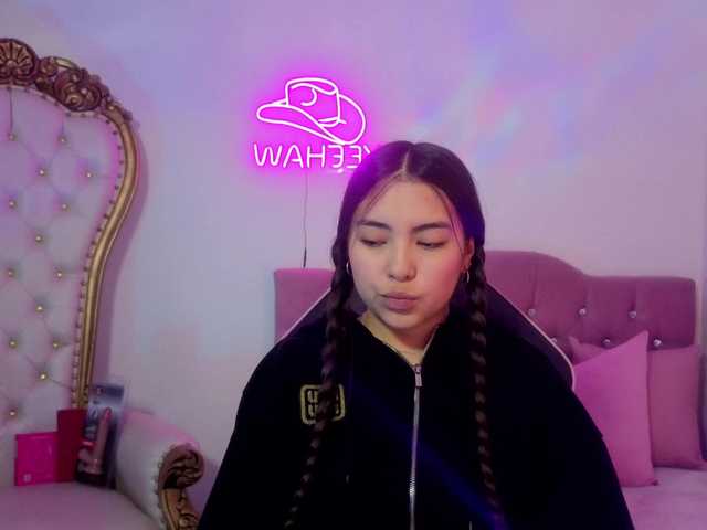Isabela-tay live cam on BongaCams