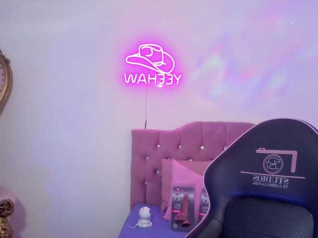 Isabela-tay live cam on BongaCams