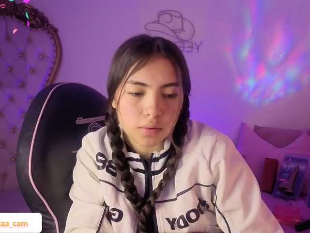 Isabela-tay live cam on BongaCams