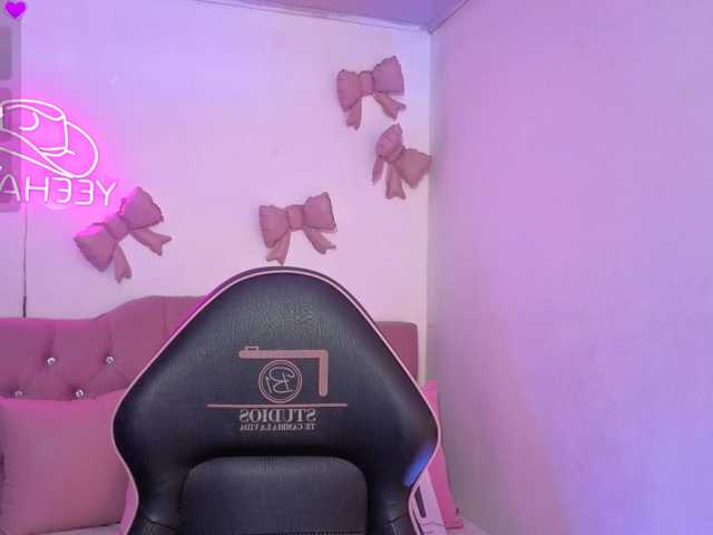 Isabela-tay, en directo ahora en BongaCams