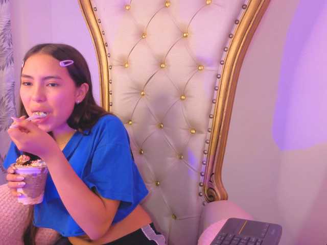 Isabela-tay live cam on BongaCams