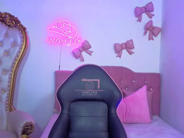 Isabela-tay live cam on BongaCams