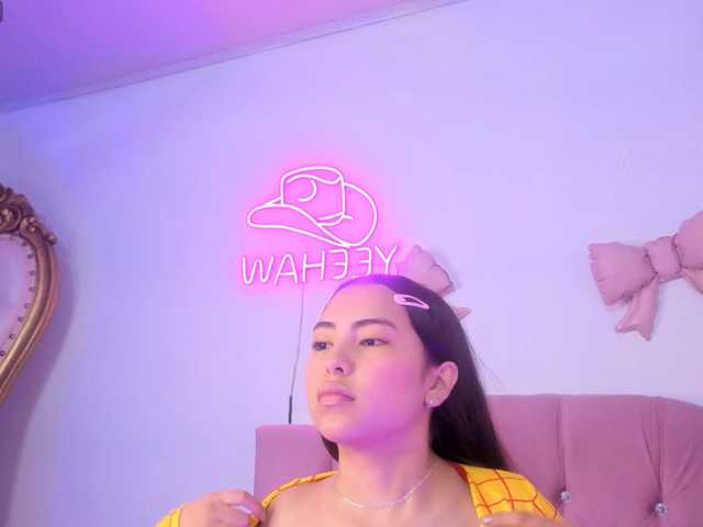 Isabela-tay live cam on BongaCams