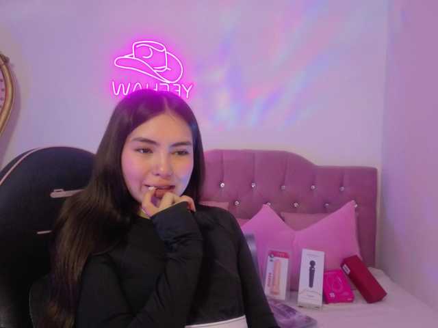 Isabela-tay live cam on BongaCams
