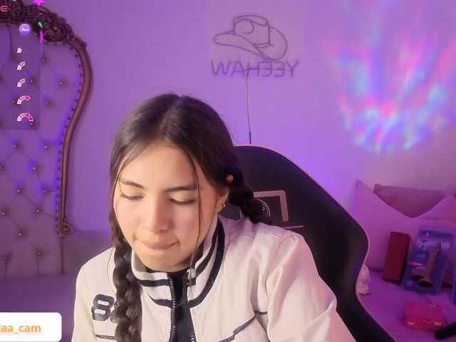 Isabela-tay live cam on BongaCams