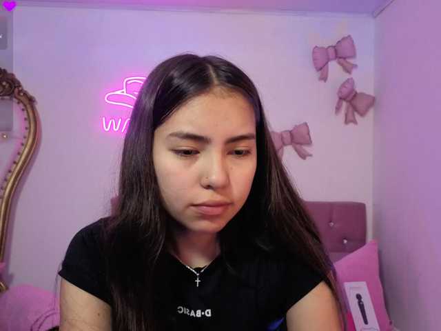Isabela-tay, en directo ahora en BongaCams