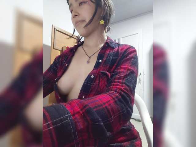 AmyJoness1 live cam on BongaCams