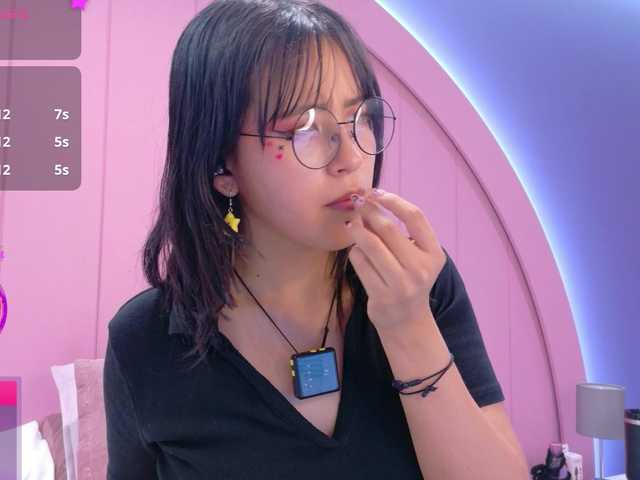 AmyJoness1 live cam on BongaCams