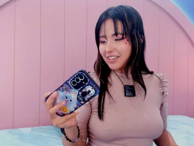 AmyJoness1 live cam on BongaCams