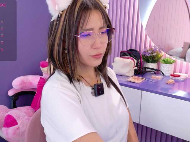 AmyJoness1 live cam on BongaCams