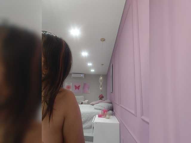 AmyJoness1 live cam on BongaCams