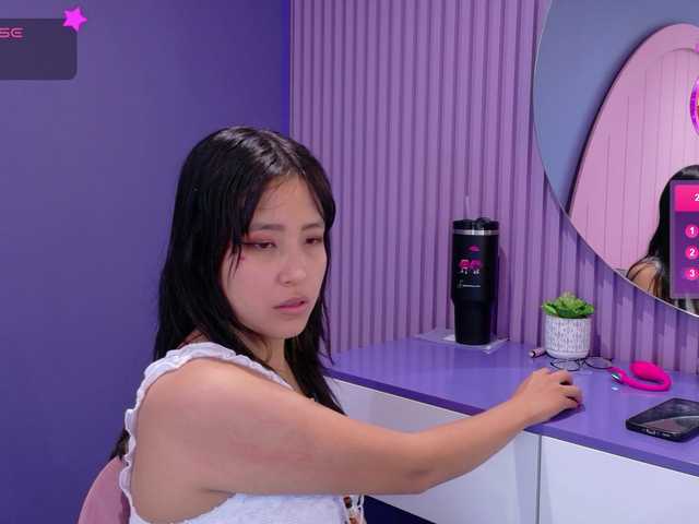 AmyJoness1 live cam on BongaCams