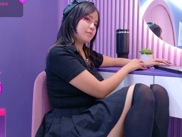 AmyJoness1 live cam on BongaCams