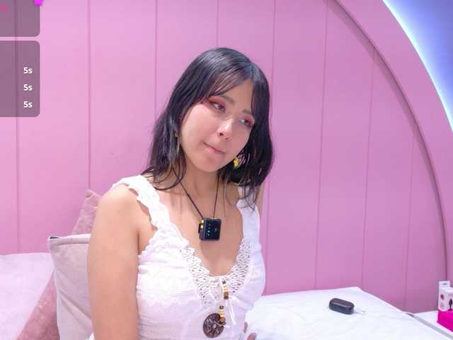 AmyJoness1 live cam on BongaCams