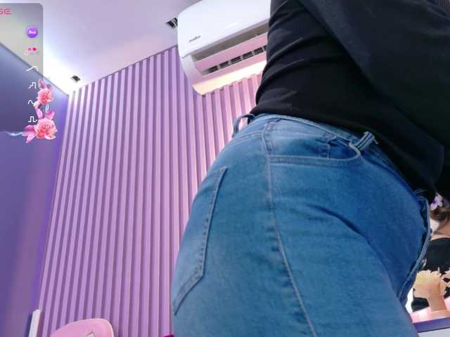 AmyJoness1 live cam on BongaCams