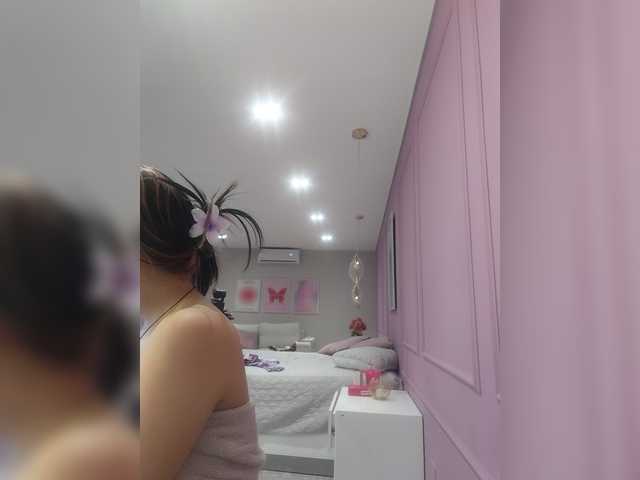 AmyJoness1 live cam on BongaCams