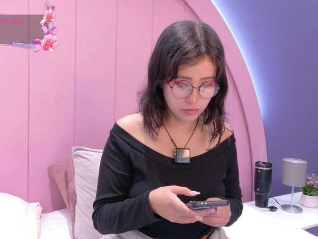 AmyJoness1 live cam on BongaCams