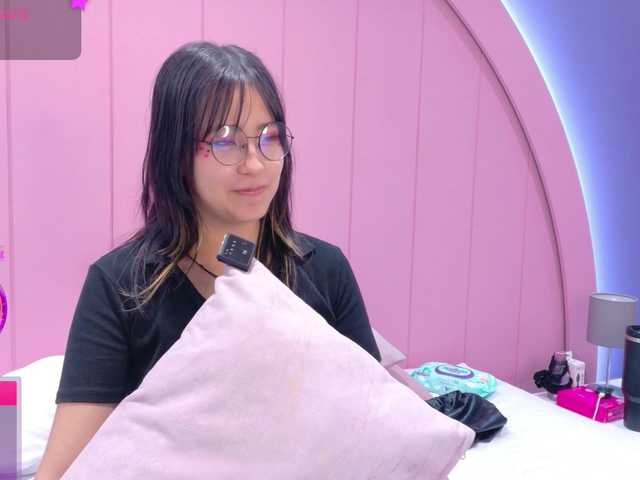 AmyJoness1 live cam on BongaCams