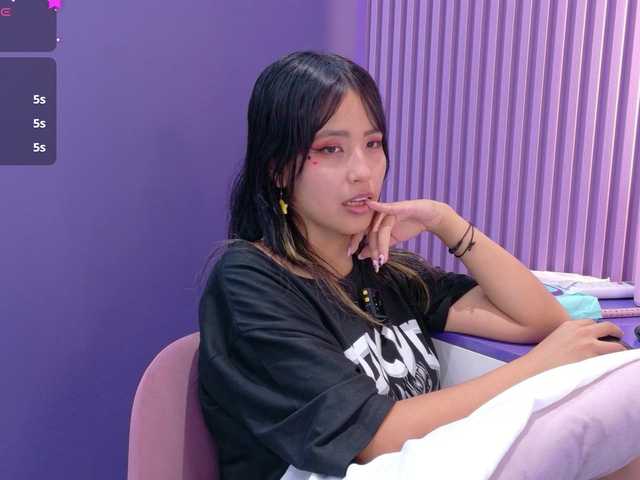 AmyJoness1 live cam on BongaCams