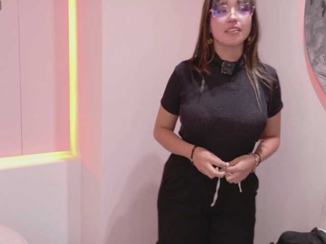 AmyJoness1 live cam on BongaCams