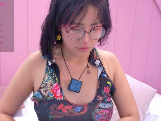 AmyJoness1 live cam on BongaCams