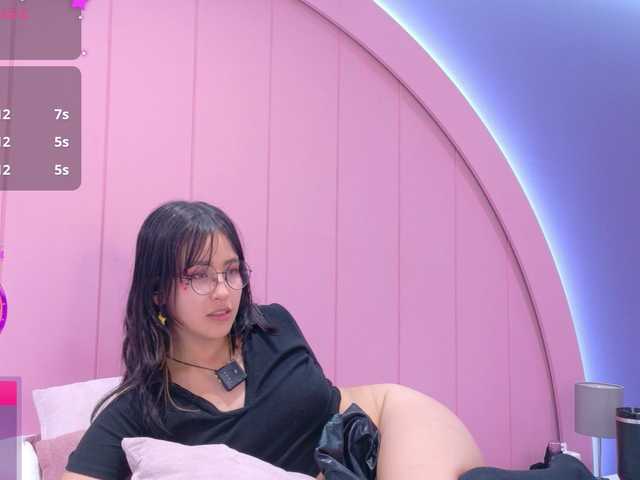 AmyJoness1 live cam on BongaCams
