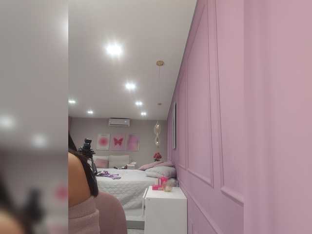 AmyJoness1 live cam on BongaCams