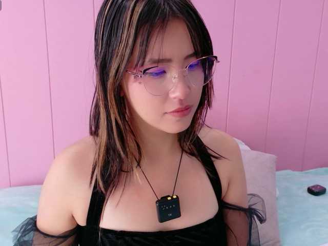 AmyJoness1 live cam on BongaCams