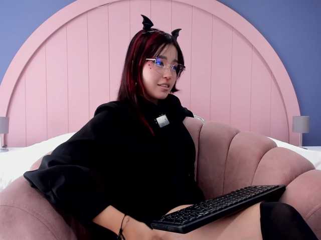 AmyJoness1 live cam on BongaCams