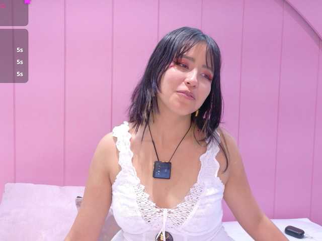 AmyJoness1 live cam on BongaCams