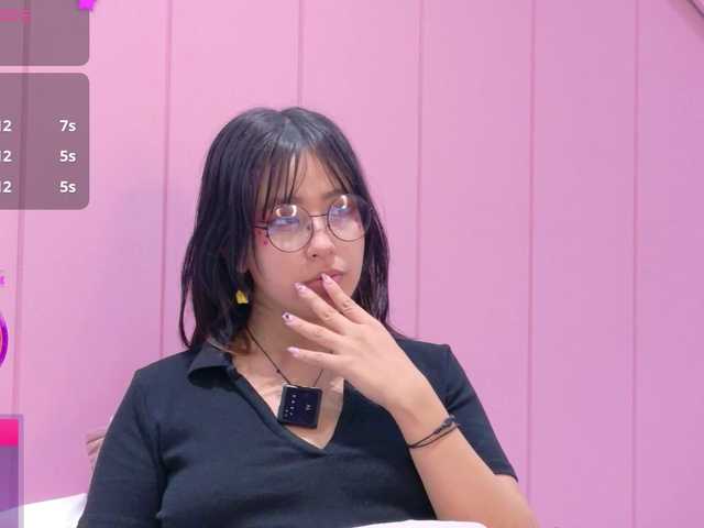 AmyJoness1 live cam on BongaCams