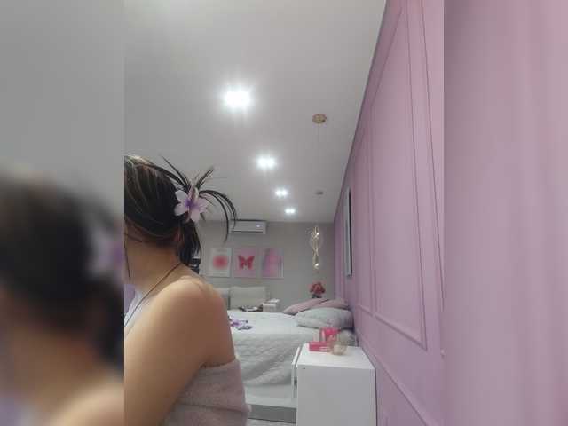 AmyJoness1 live cam on BongaCams