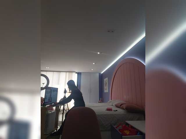 AmyJoness1 live cam on BongaCams