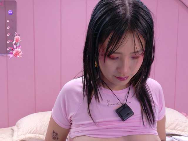 AmyJoness1 live cam on BongaCams