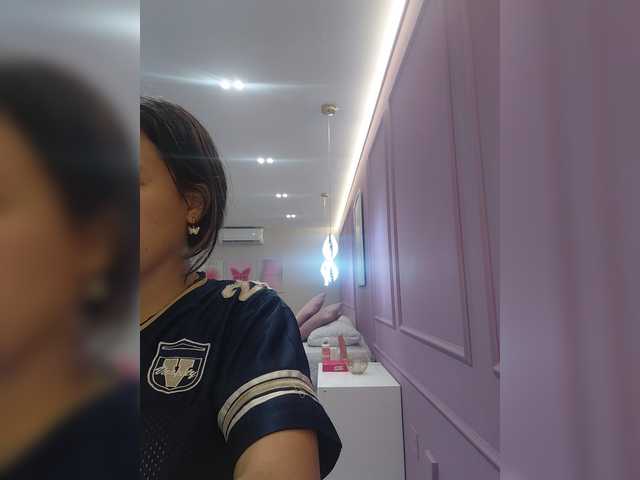 AmyJoness1 live cam on BongaCams