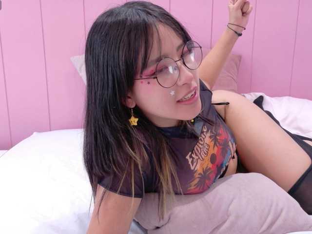 AmyJoness1 live cam on BongaCams