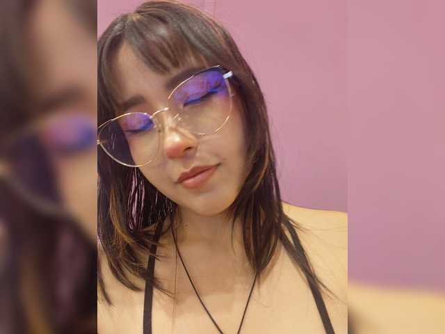 AmyJoness1 live cam on BongaCams