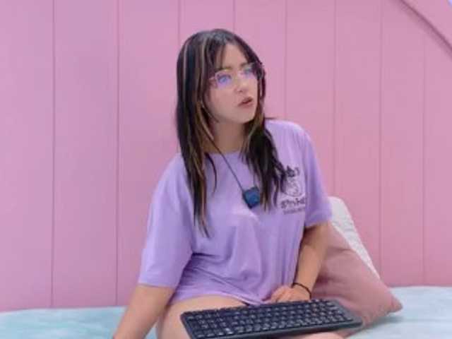 AmyJoness1 live cam on BongaCams