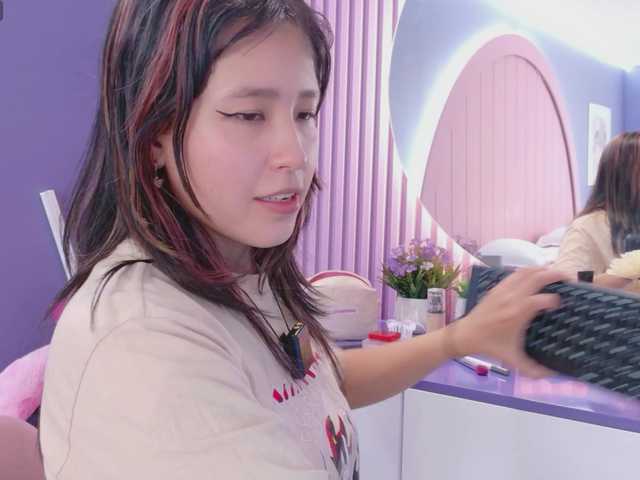 AmyJoness1 live cam on BongaCams
