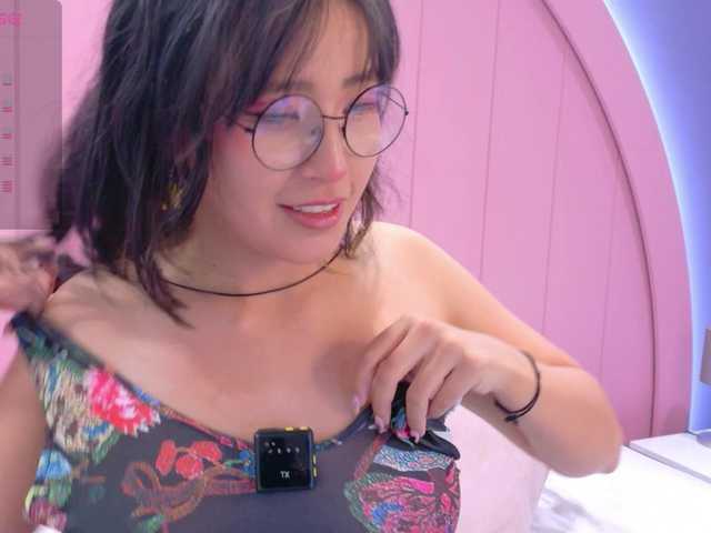 AmyJoness1 live cam on BongaCams
