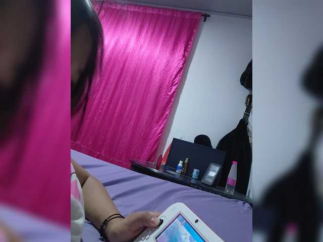 AmyJoness1 live cam on BongaCams