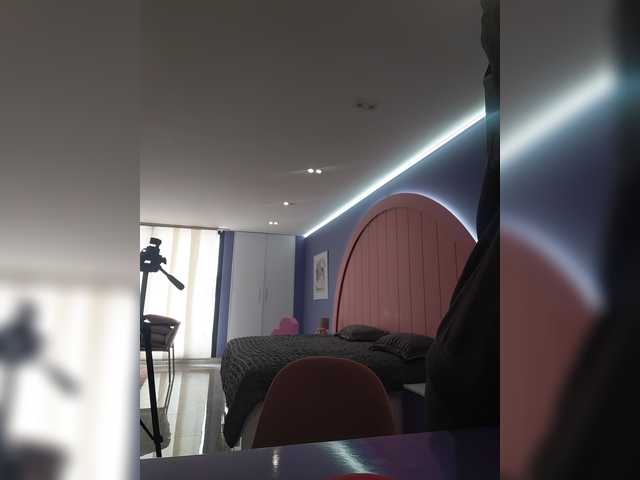 AmyJoness1 live cam on BongaCams