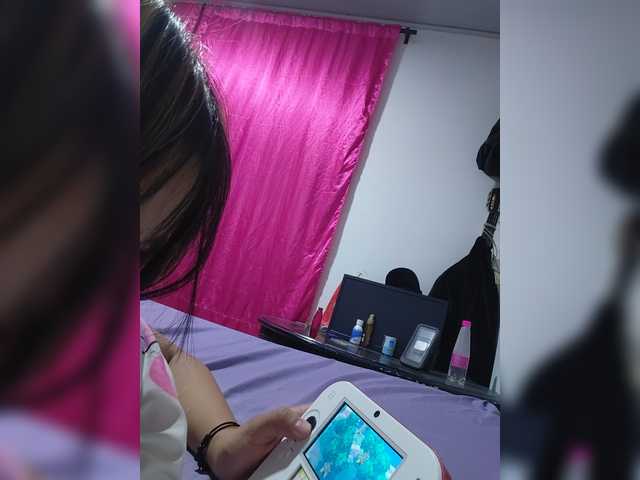 AmyJoness1 live cam on BongaCams