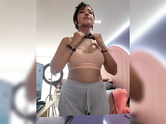 AmyJoness1 live cam on BongaCams