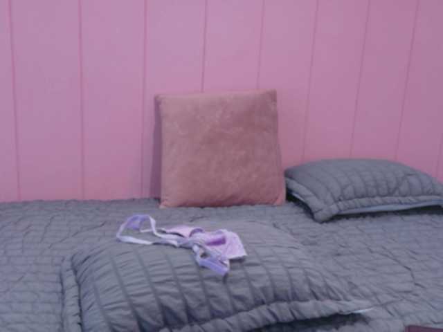 AmyJoness1 live cam on BongaCams
