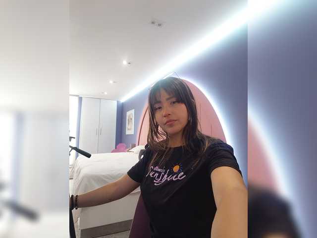 AmyJoness1 live cam on BongaCams