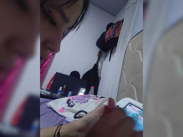 AmyJoness1 live cam on BongaCams