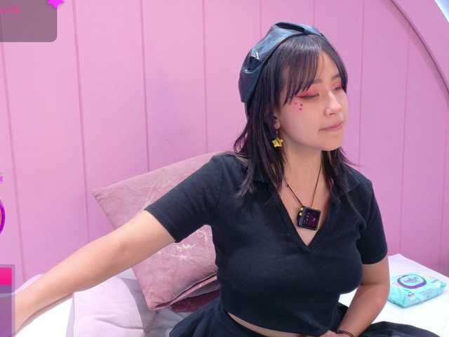 AmyJoness1 live cam on BongaCams